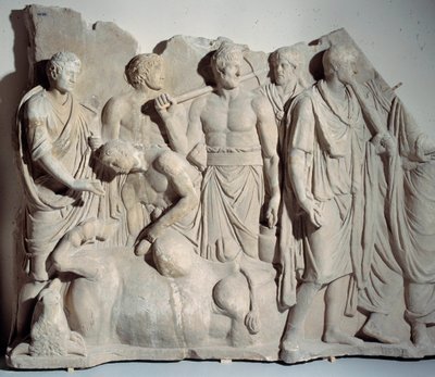 Marmeren reliëf van Forum Trajan: scène van haruspice (Etruskische waarzegger) die de ingewanden van een stier raadpleegt met priester en lictors. Rond 120 n.Chr. Parijs, Louvre Museum door Roman