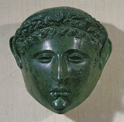 Masker van een paradehelm, uit Hirchova, Roemenië door Roman