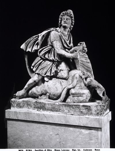 Mithras doodt een stier (marmer) door Roman
