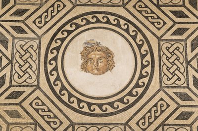Mozaïek van Medusa, in de Hal van de Mozaïeken in het Alcazar van de Christelijke Koningen door Roman