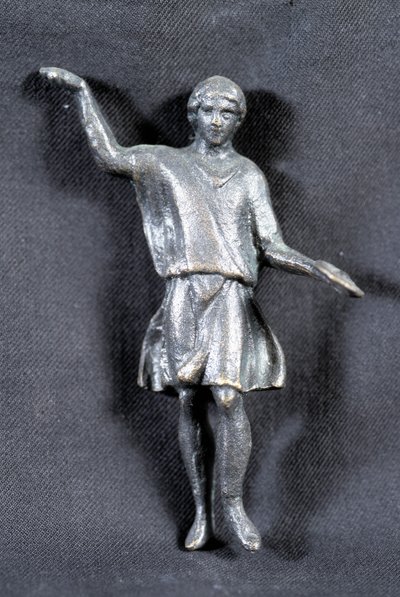 Offerstatuette in brons, coll. privé, 2e eeuw. Vermoedelijk door de pelgrims bij de tempel van Mars. door Roman