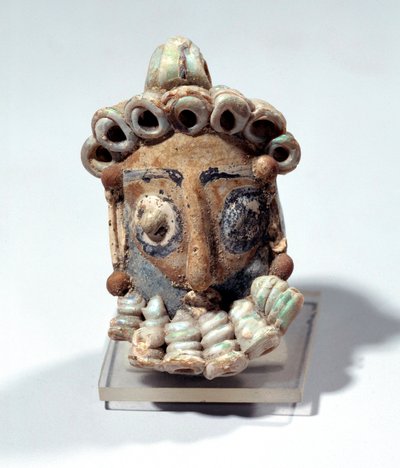 Oosterse oudheid: amulet in de vorm van een mannenhoofd gevonden in een graf in Carthago. Punische periode, geglazuurd aardewerk. 400-300 v.Chr. door Roman