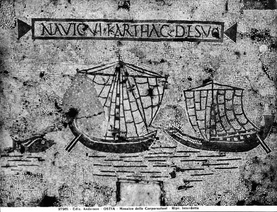 Pavement detail van de Piazzale dell Corporazioni met een nautische scène (mozaïek) door Roman