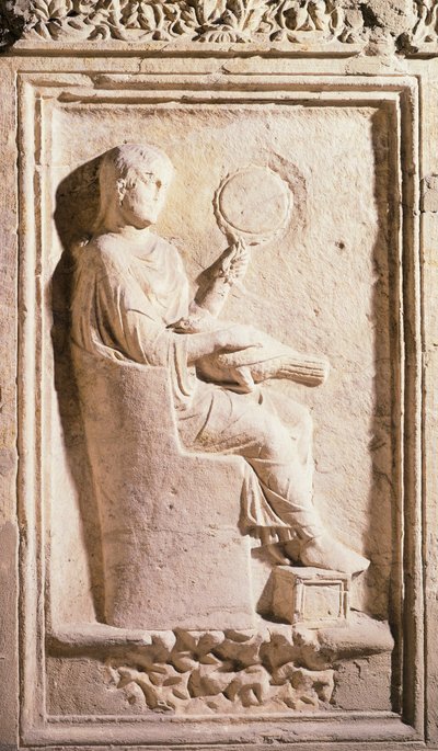 Reliëf met Romeinse dame met spiegel door Roman