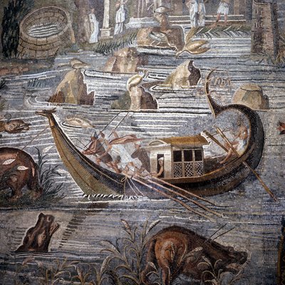 Rivierschip uit de 1e eeuw v.Chr. (detail) van het mozaïek van Palestrina. Het roer bevindt zich in de achtersteven en is dubbel. Dit mozaïek komt uit de Tempel van Fortuna en wordt nu bewaard in het Barberini-paleis. door Roman