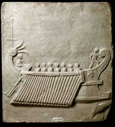 Romeinse kunst: Romeinse trireem - Fragment van marmeren fries uit Pozzuoli door Roman