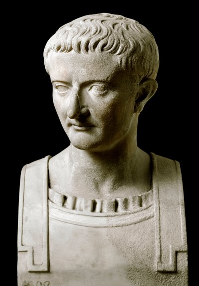 Romeinse kunst: buste van marmer van Tiberius (Tiberio Claudio Nerone, 42 v.Chr.-37 n.Chr.), Romeinse keizer - Van Ercolano (Herculaneum) 1e eeuw n.Chr. - Napels, Museo Archeologico Nazionale door Roman