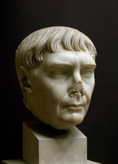 Romeinse kunst: marmeren hoofd van keizer Trajanus (Marcus Ulpius Traianus) (53-117 n.Chr.) door Roman