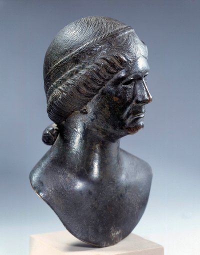 Romeinse kunst: bronzen vrouwenhoofd (begin 1e eeuw na Christus) door Roman