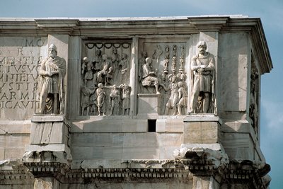 Romeinse kunst: laag marmeren reliëf dat de verdeling van subsidies aan het volk en de overgave van een barbaarse leider voorstelt door Roman