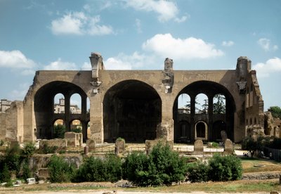 Romeinse kunst: uitzicht op de Basiliek van Maxentius en Constantijn (of Basilica Nova of Basilica di Massenzio e Costantino), 4e eeuw n.Chr. Rome, Italië door Roman