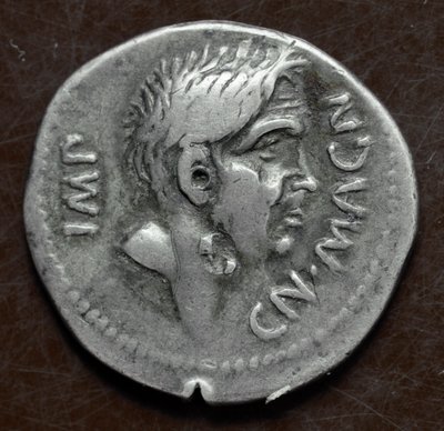Zilveren munt met de beeltenis van Pompeius de Grote door Roman