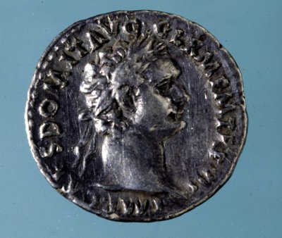 Zilveren munt met de beeltenis van de Romeinse keizer Domitianus (51-96). Collectie van de Medagliere van Milaan door Roman