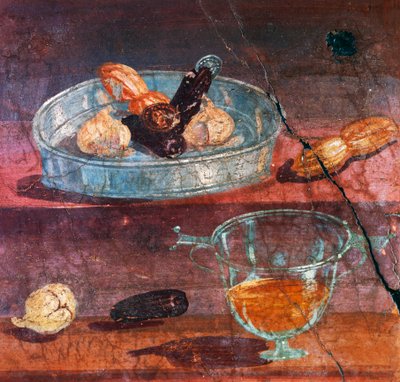 Stilleven met knoflook, dadels en honing, twee gouden en zilveren munten tussen fruit, muurschildering uit Huis van de Herten, Herculaneum (Unesco Werelderfgoedlijst) door Roman