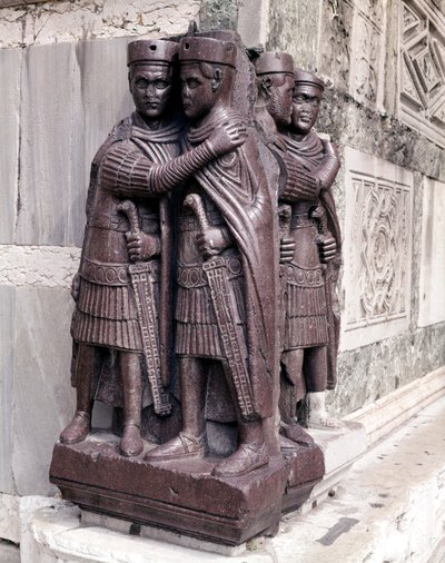 Tetrarchen. Beelden in rood porfier uit de 4e eeuw. Venetië, San Marcoplein. door Roman