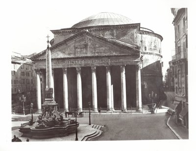 Uitzicht op het Pantheon en de Egyptische obelisk op Piazza della Rotunda door Roman