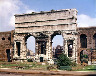 Uitzicht op de maggiore poort (groot), dit is het punt waar het aquaduct van Claude eindigt in 38 na Chr., Rome door Roman