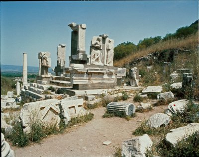 Uitzicht op het monument van Memmius door Roman