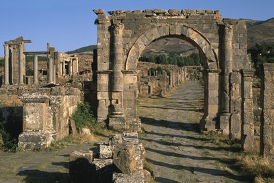 Kaart, boog en Venus tempel (links), Hoge Keizerlijke Periode (27 v.Chr.-395 n.Chr.) door Roman Imperial Period