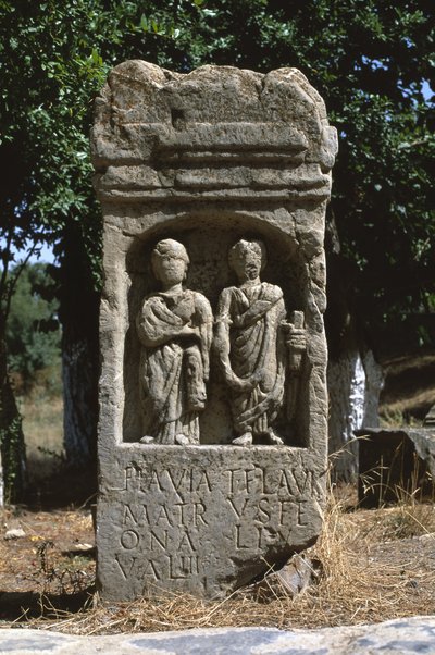 Stèle met twee menselijke figuren, Hoge Keizerlijke Periode (27 v.Chr.-395 n.Chr.) door Roman Imperial Period