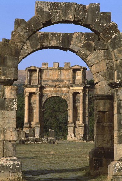 Triomfboog gebouwd ter ere van Keizer Caracalla, Hoge Keizerlijke Periode (27 v.Chr.-395 n.Chr.) door Roman Imperial Period