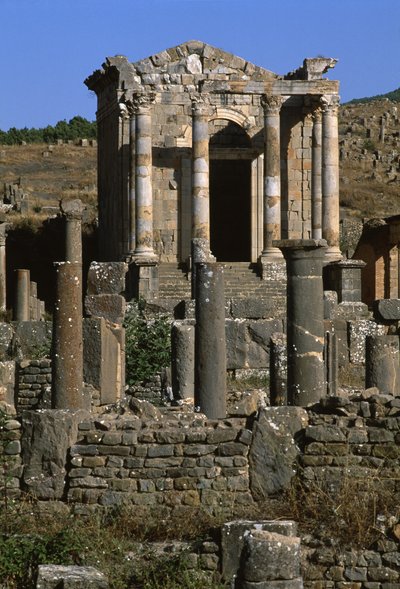 Uitzicht op de tempel van de Septimiaanse familie, Hoge Keizerlijke Periode (27 v.Chr.-395 n.Chr.) door Roman Imperial Period