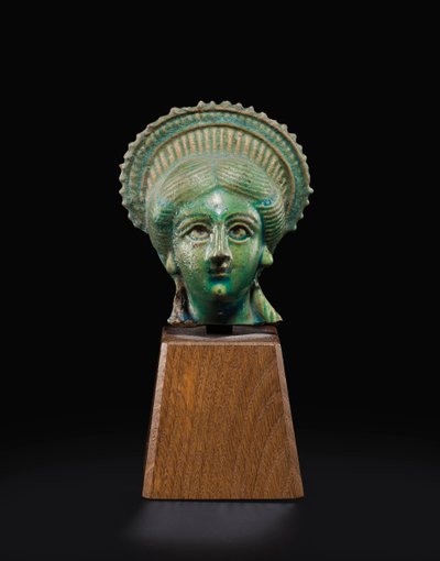 Hoofd van Isis-Aphrodite, c.1e - 2e eeuw n.Chr. door Roman Period Egyptian