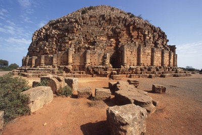 Koninklijk Mausoleum van Mauretanië, genaamd het Graf van de Christen vanwege de kruisen op de valse deuren door Roman Republican Period