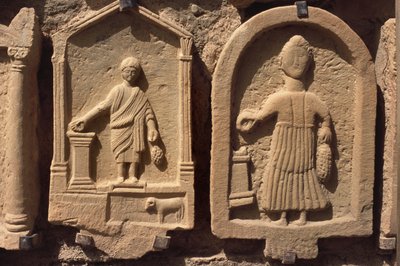 Stèles met menselijke figuren door Roman Republican Period
