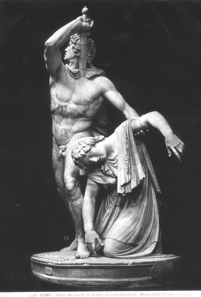 Een Galliër die zichzelf doodt nadat hij zijn vrouw voor de vijand heeft gedood, ook bekend als Paetus en Arria, Romeinse kopie van een Grieks origineel (marmer) (zw/w foto) door Roman Roman