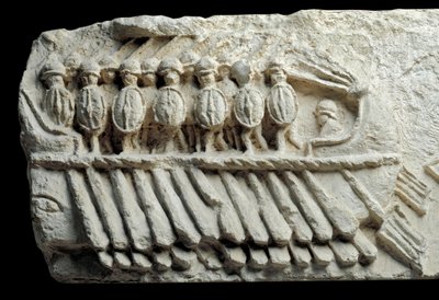 Bireme met gewapende soldaten (laag reliëf) door Roman Roman