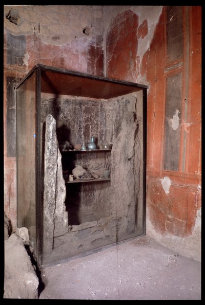 Geverfde kast, Casa a Graticcio, 5e eeuw v.Chr.-1e eeuw n.Chr. door Roman Roman