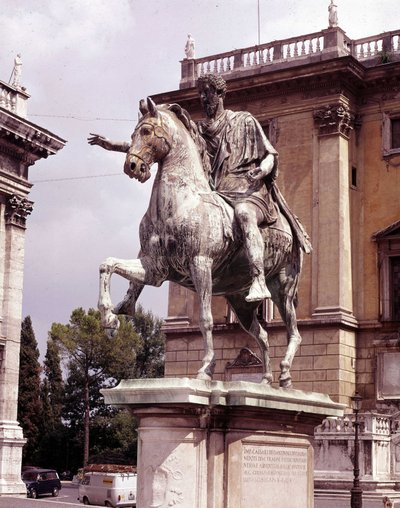 Ruiterstandbeeld van Marcus Aurelius - Piazza del Campidoglio, Rome door Roman Roman