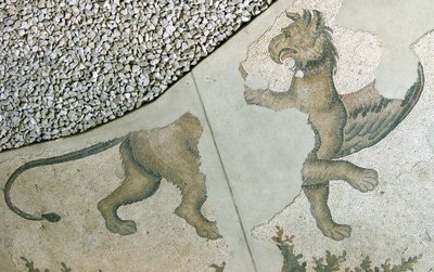 Mozaïek met een Leeuw Griffioen, Arasta Bazaar, Sultan Ahmet Moskee, Istanbul door Roman Roman