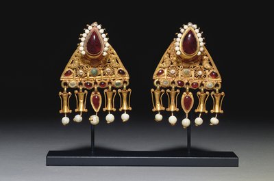 Paar oorbellen, 2e - 3e eeuw n.Chr. door Roman Roman