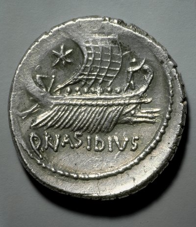 Romeinse kunst: zilveren munt afgebeeld door een galei uitgerust met een systeem om vijandelijke schepen omver te werpen. Parijs, B.N. Cabinet des Medailles door Roman Roman