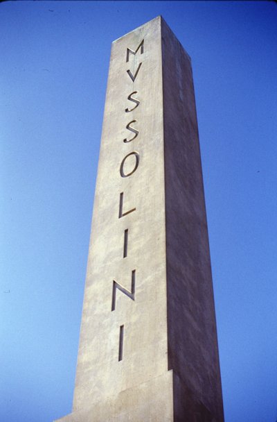 Rome Foro Italico. Overzicht van de obelisk gewijd aan Mussolini. door Roman Roman