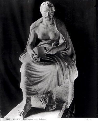 Zittende filosoof, het hoofd wordt verondersteld Demosthenes (384-322 v.Chr.) te zijn (later toegevoegd) uit villa Montalto-Negroni door Roman Roman