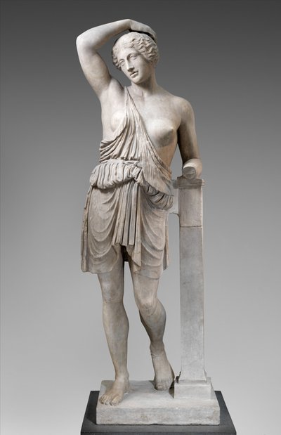 Standbeeld van een gewonde Amazone door Roman Roman