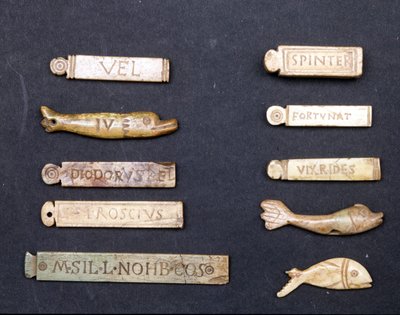 Theaterkaartjes in ivoor uit de Romeinse tijd. Museo della Scala in Milaan door Roman Roman