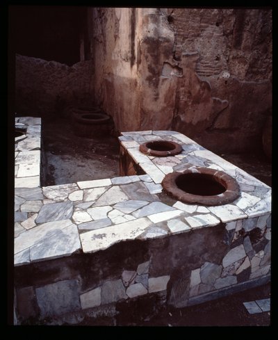 Thermopolium marmeren toonbank, 5e eeuw v.Chr. - 1e eeuw n.Chr. door Roman Roman