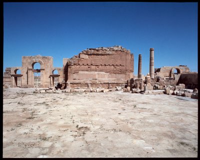 Zicht op Romeinse tempel door Roman Roman