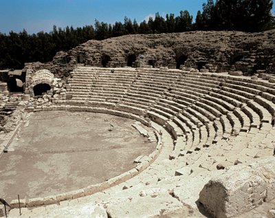 Uitzicht op het Romeinse theater van Scythopolis, 2e eeuw v.Chr.-4e eeuw n.Chr. door Roman Roman