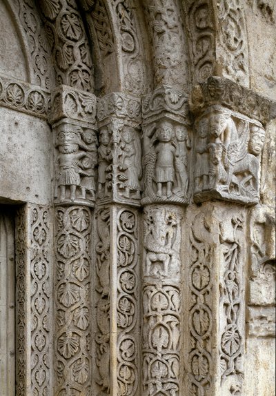 Detail van de gevel rechterzijde van de poort van de Basiliek, begin 12e eeuw door Romanesque