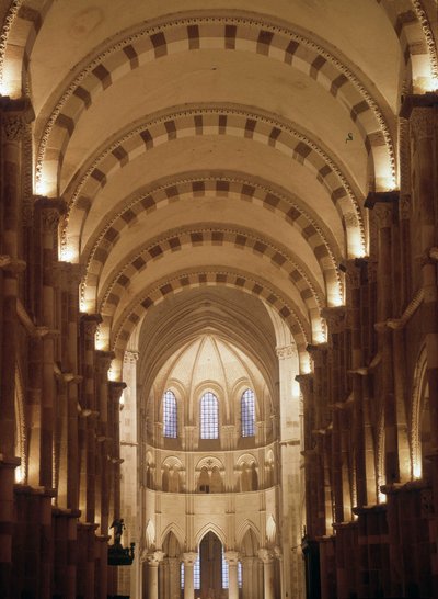 Interieur van de Kathedraal van Vézelay door Romanesque