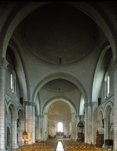 Interieur van de Kathedraal Saint Pierre door Romanesque