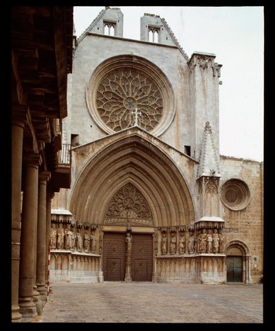 Romaans en gotische kunst: gevel van de kathedraal Sainte Thecle in Tarragona door Romanesque