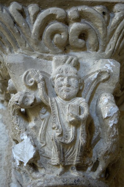 Romaans kunst: detail van een kapiteel van de kerk van Saint Blaise, Lacommande (Atlantische Pyreneeën) door Romanesque
