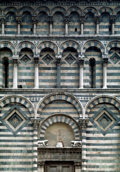 Romaans kunst: detail van de polychrome gevel door Romanesque