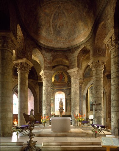 Romaans kunst: binnenaanzicht van de kerk Notre Dame la Grand, Poitiers (Wenen) door Romanesque